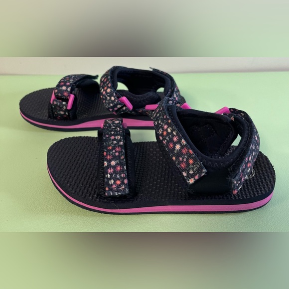 Wonder Nation Navy & Purple Flowered Sandals, Girl size 11-12, Velcro Sandals - Picture 2 of 7